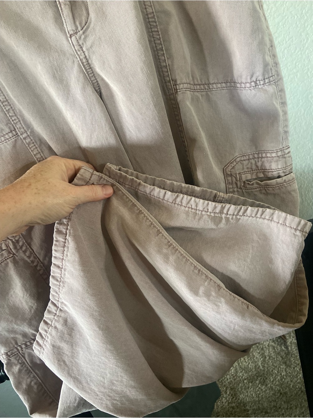 Maurices Wide-Leg Cargo Pants in Pale Mauve - Picture 5 of 10
